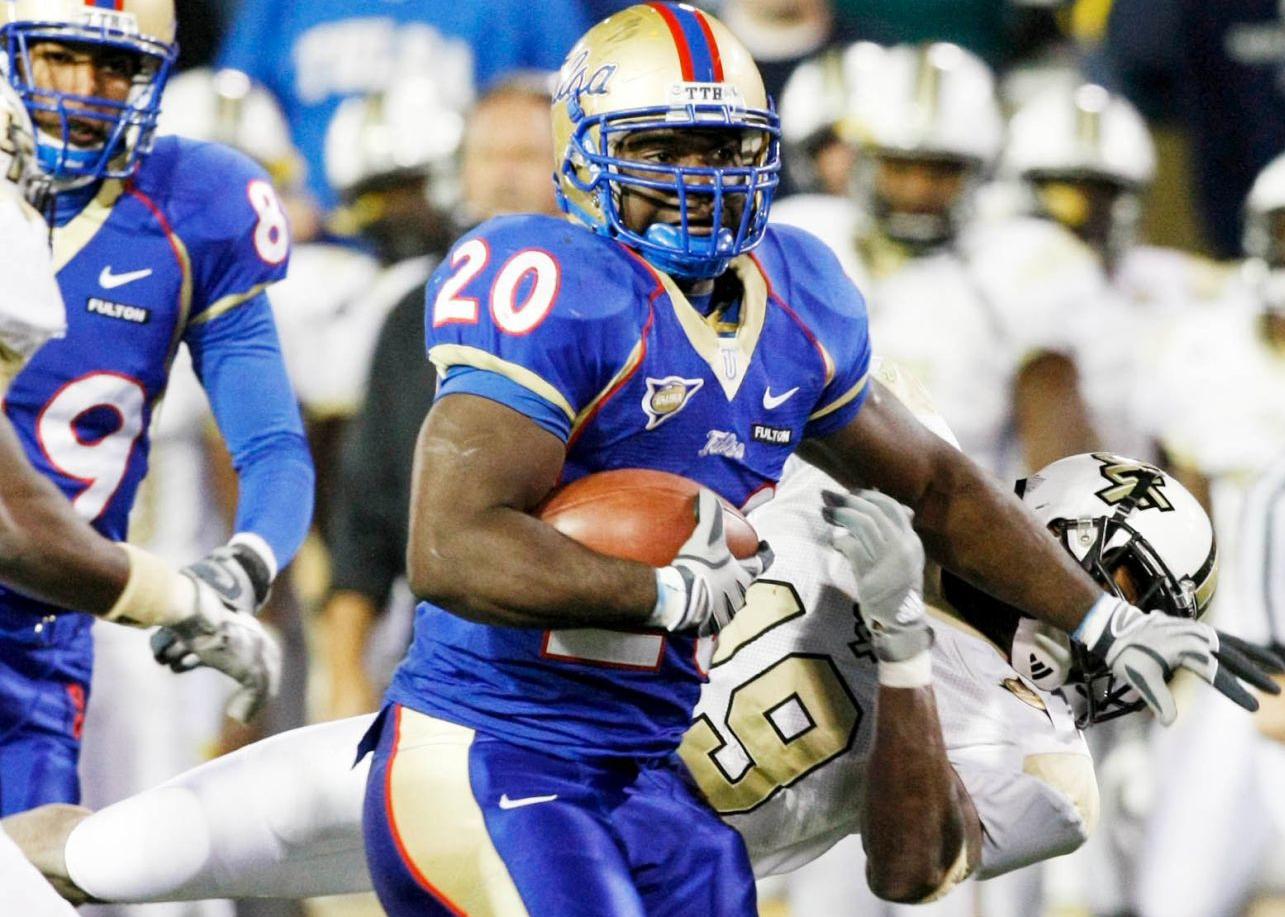 RB Courtney Tennial